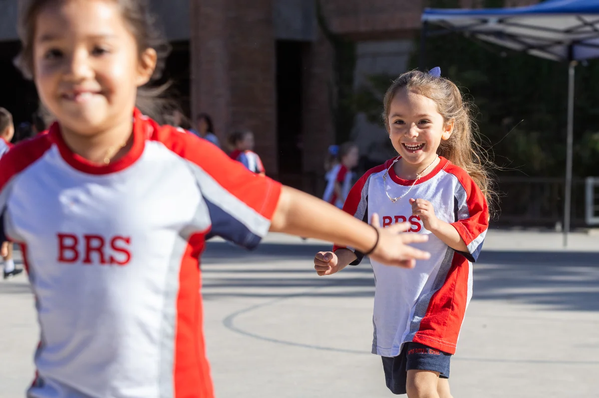 Solicita información