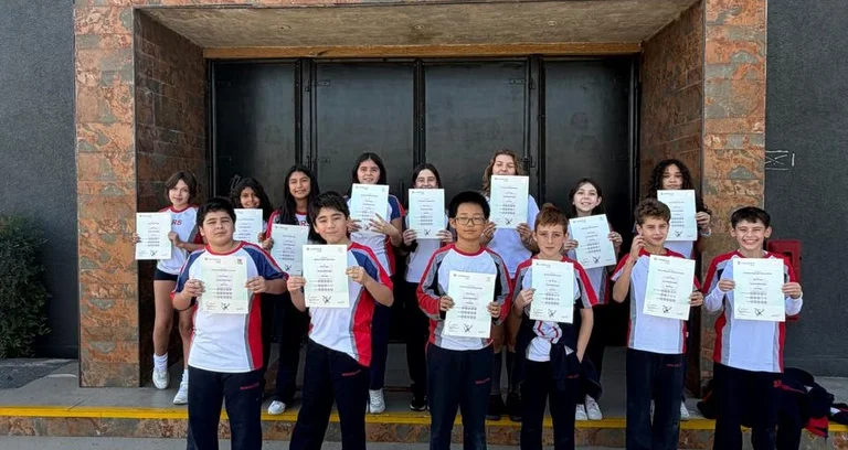 Un importante hito en inglés: estudiantes de Middle School reciben certificación Cambridge A2 Flyers